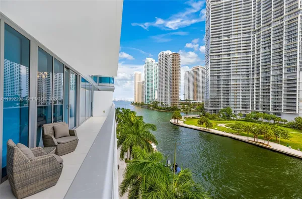 $9,500 | 200 Biscayne Blvd Way, Unit 504, Miami, FL 33131