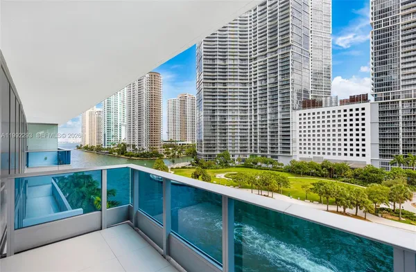 $9,500 | 200 Biscayne Blvd Way, Unit 504, Miami, FL 33131