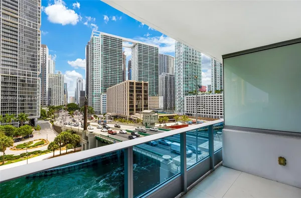 $9,500 | 200 Biscayne Blvd Way, Unit 504, Miami, FL 33131
