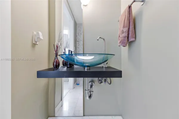 $9,500 | 200 Biscayne Blvd Way, Unit 504, Miami, FL 33131