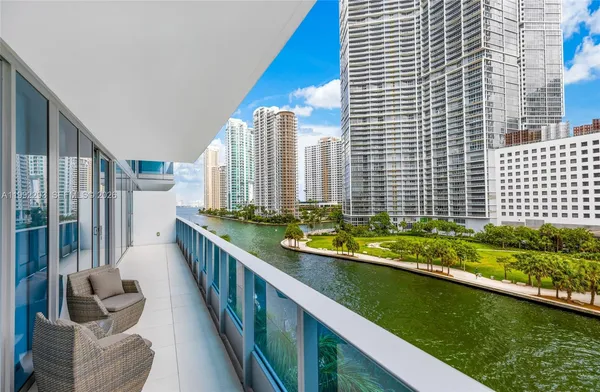 $9,500 | 200 Biscayne Blvd Way, Unit 504, Miami, FL 33131