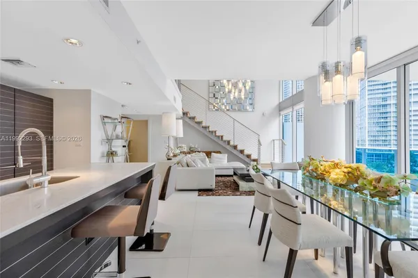 $9,500 | 200 Biscayne Blvd Way, Unit 504, Miami, FL 33131