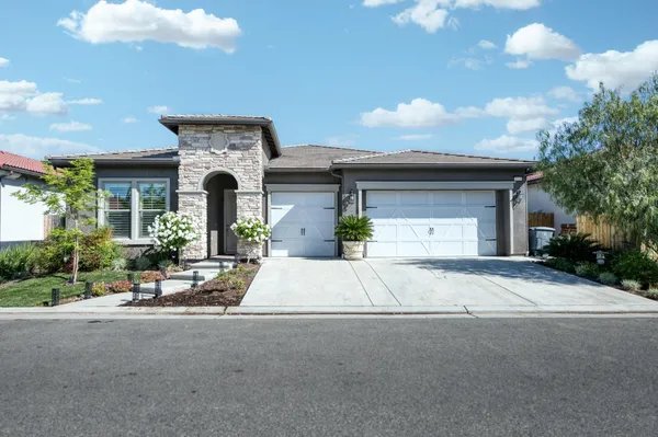 $729,000 | 2723 Vermont Avenue, Clovis, CA 93619