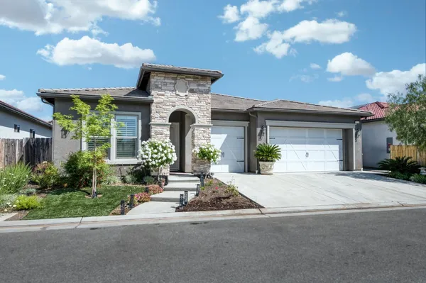 $729,000 | 2723 Vermont Avenue, Clovis, CA 93619