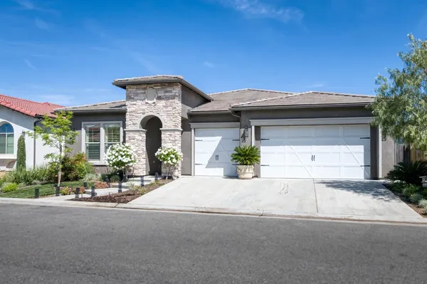 $729,000 | 2723 Vermont Avenue, Clovis, CA 93619