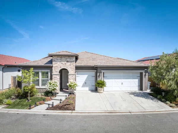 $729,000 | 2723 Vermont Avenue, Clovis, CA 93619