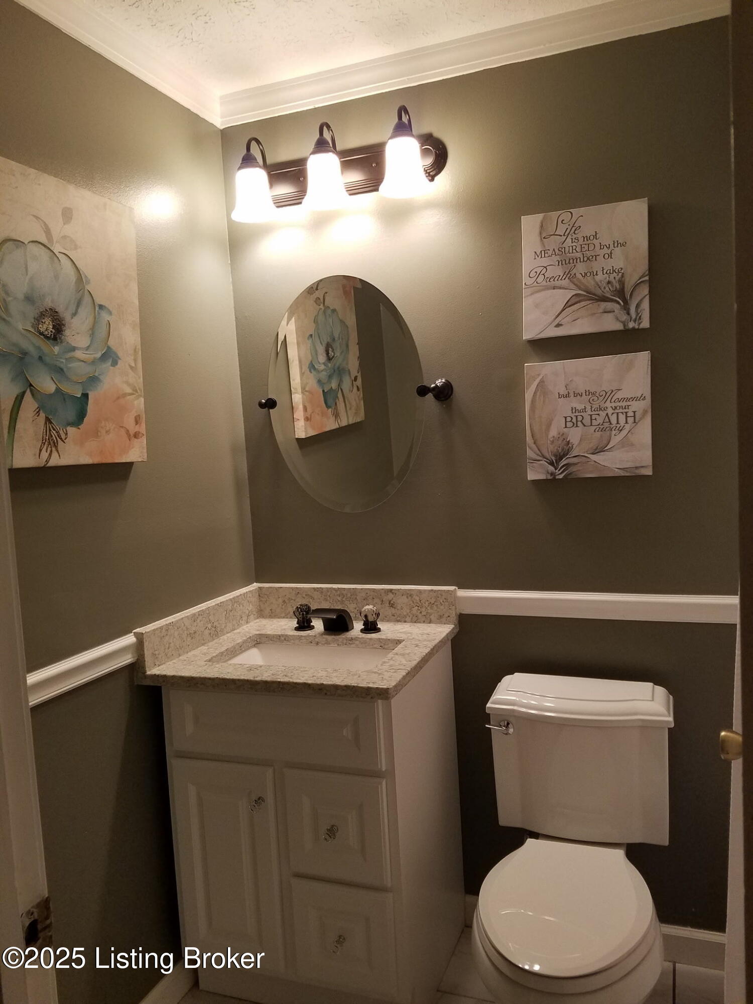 3405 Eva Road Louisville, KY 40216 - Photo 11 of 32 Full Bath