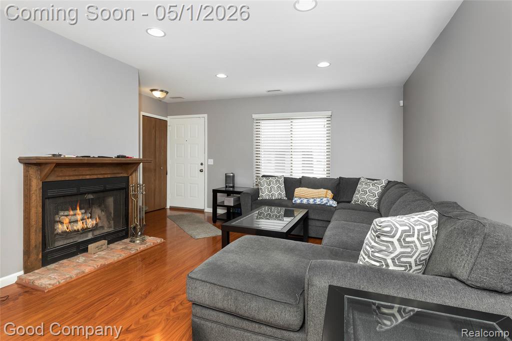 2451 Samoset Road Royal Oak, MI 48073 - Photo 3 of 27