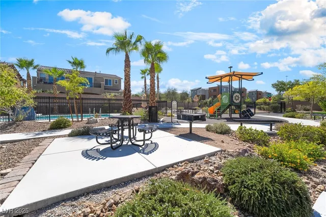 $2,350 | 6111 Scarlet Leaf Street, Las Vegas, NV 89148