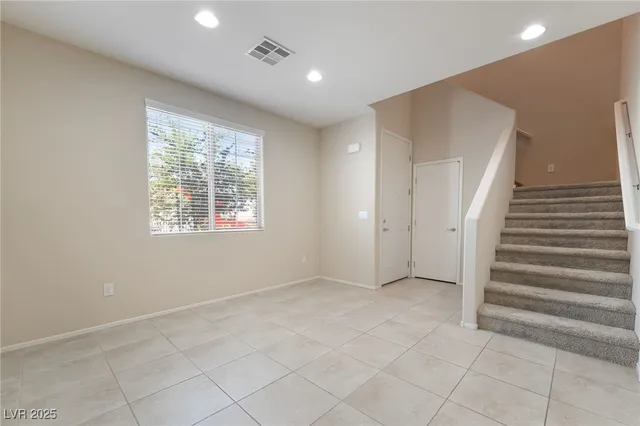 $2,350 | 6111 Scarlet Leaf Street, Las Vegas, NV 89148