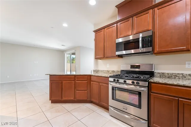 $2,350 | 6111 Scarlet Leaf Street, Las Vegas, NV 89148