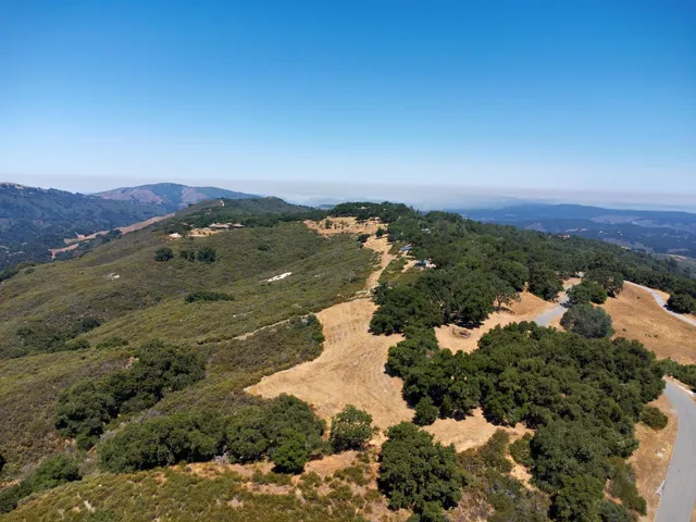 a view of a houses with a yard