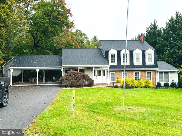 a view of a house with a yard and plants