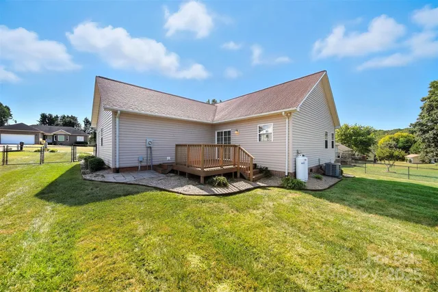 a view of a house with backyard and sitting area