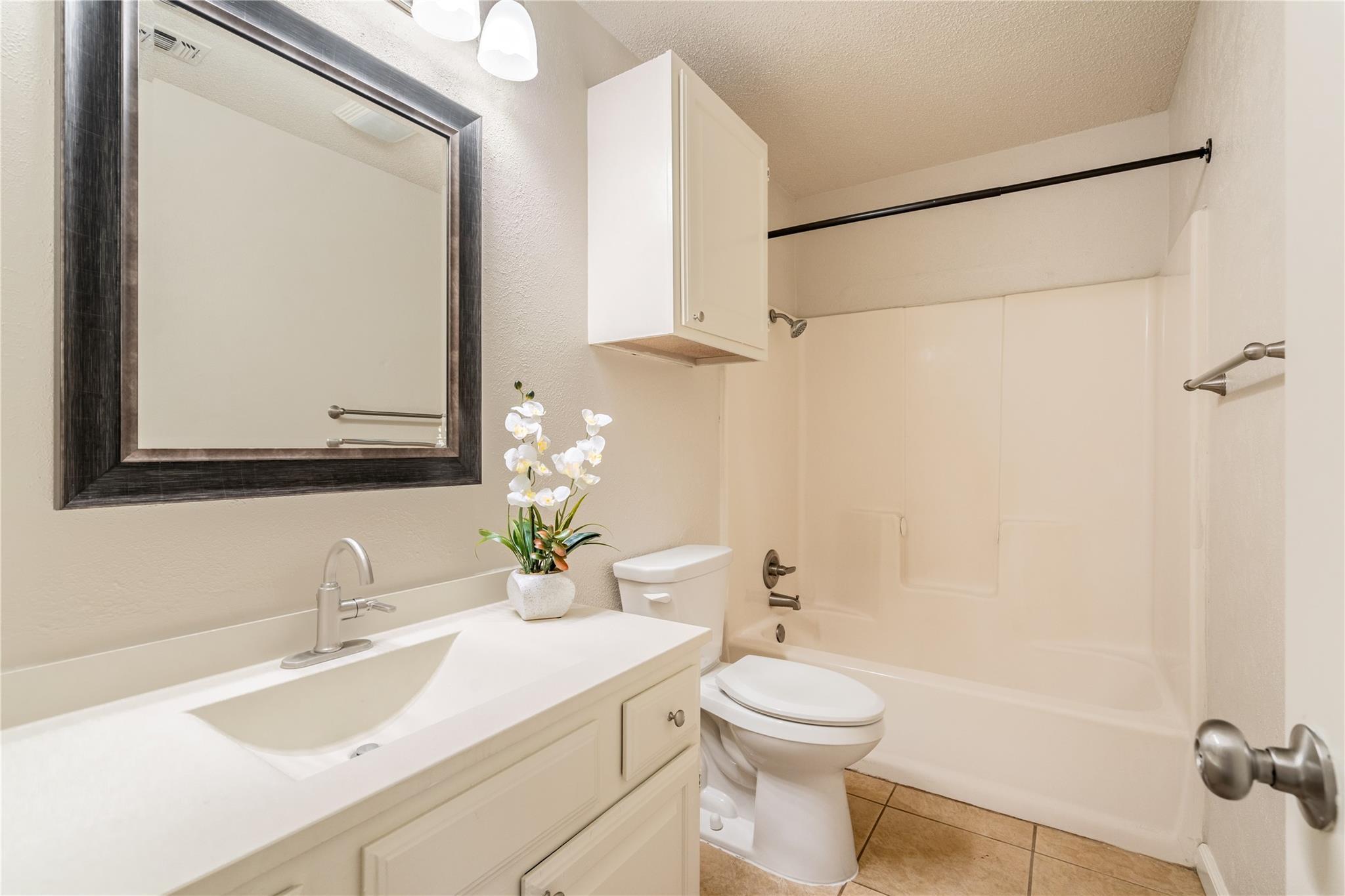 3800 Foust Trail, Unit B Georgetown, TX 78628 - Photo 14 of 16 Bright and clean full bath with vanity sink and tub/shower combination.