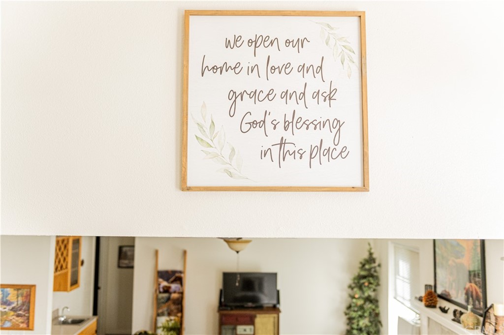 39301 Moonray Lane Oakhurst, CA 93644 - Photo 4 of 41 a wall with a painting on the wall