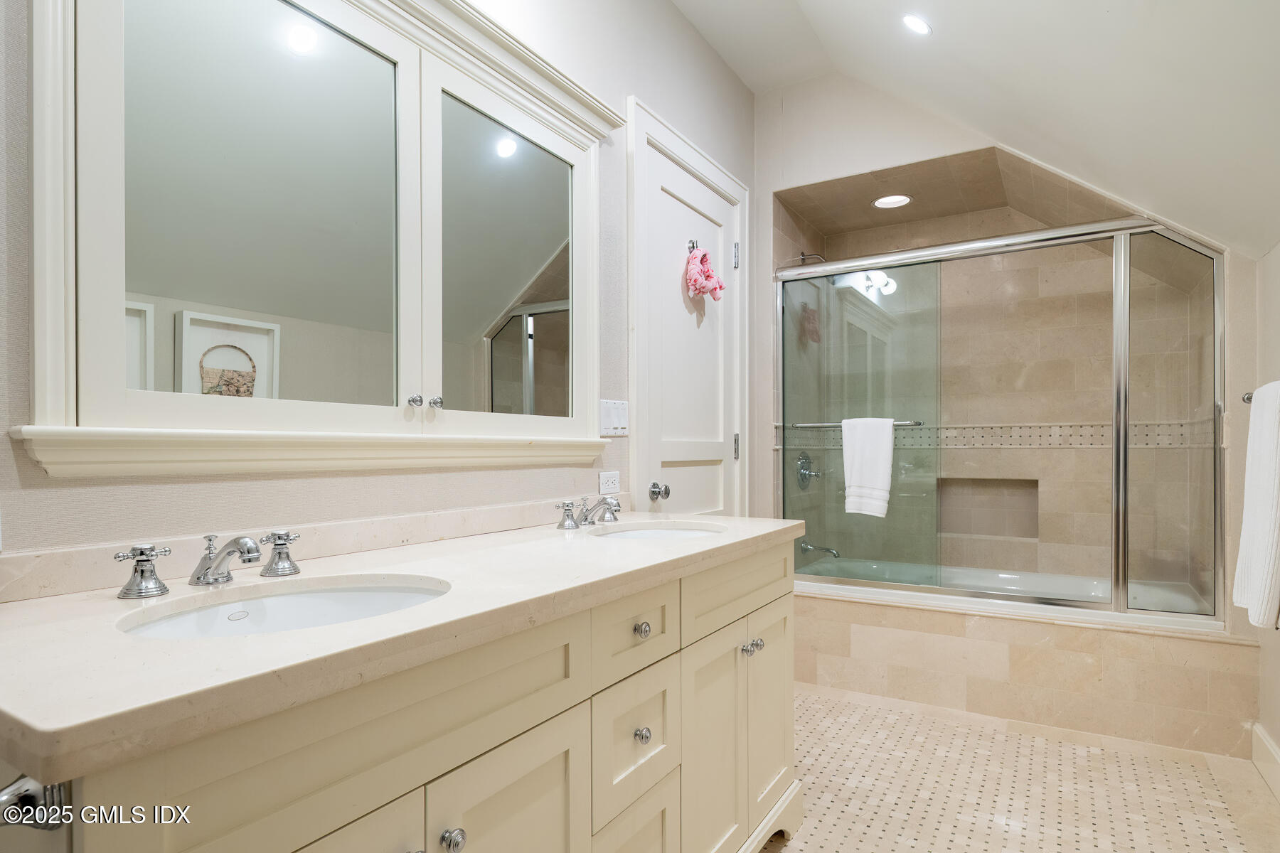 10 Copper Beech Road Greenwich, CT 06830 - Photo 22 of 43 Full Bathroom