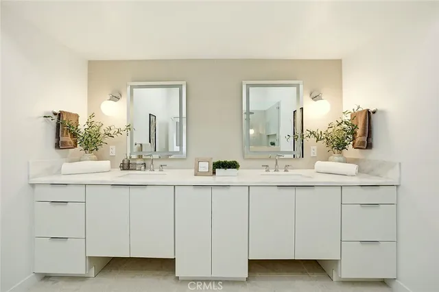 $724,500 | 1462 Merion Way, Unit M2 30K, Long Beach, CA 90803