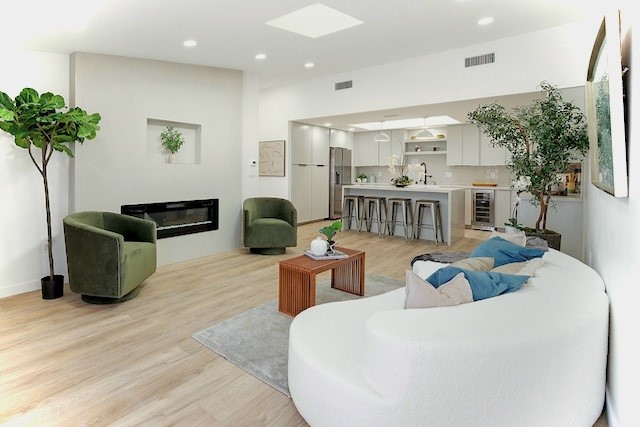 1462 Merion Way, Unit M2 30K Long Beach, CA 90803 - Photo 2 of 51