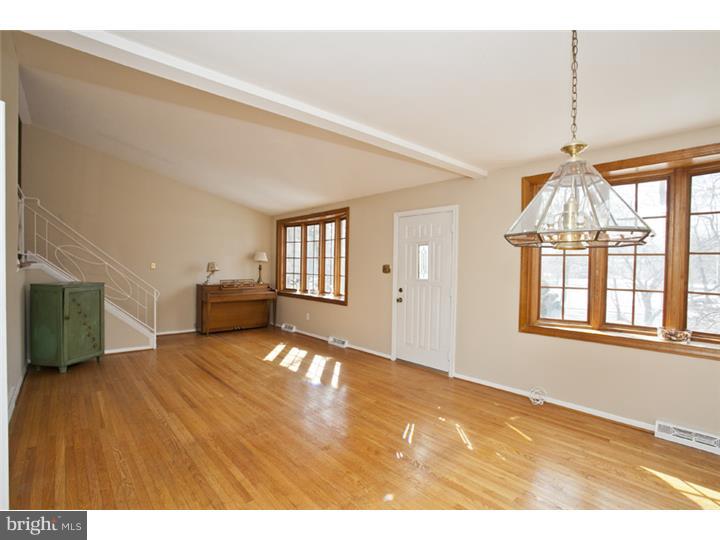 25 Cedar Grove Road Conshohocken, PA 19428 - Photo 6 of 14 Living Room