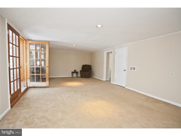 25 Cedar Grove Road Conshohocken, PA 19428 - Photo 10 of 14 Family Room