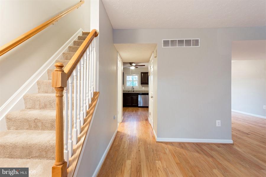 441 Broadwater Road Arnold, MD 21012 - Photo 2 of 30 Entry
