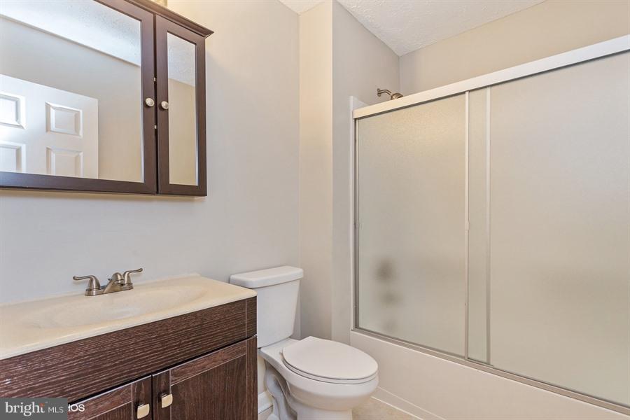 441 Broadwater Road Arnold, MD 21012 - Photo 19 of 30 Bath in UL Hallway