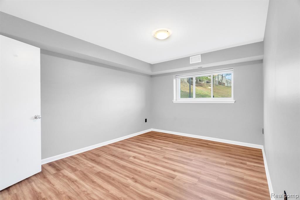 1695 Riverside Drive, Unit 8 Rochester Hills, MI 48309 - Photo 15 of 23