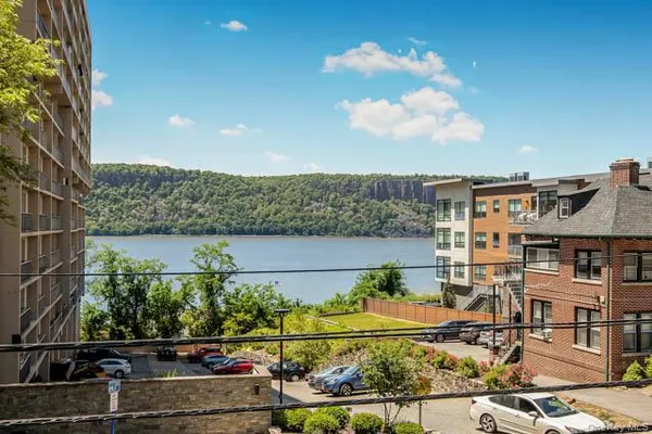 $359,000 | 1120 Warburton Avenue, Unit 1F, Yonkers, NY 10701