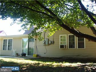 27 Harmony Road Levittown, PA 19056 - Photo 3 of 7 Gallery Image 3