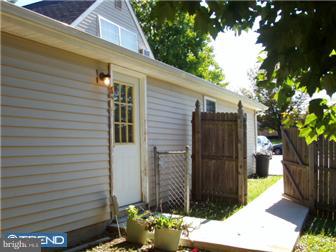 27 Harmony Road Levittown, PA 19056 - Photo 4 of 7 Gallery Image 4