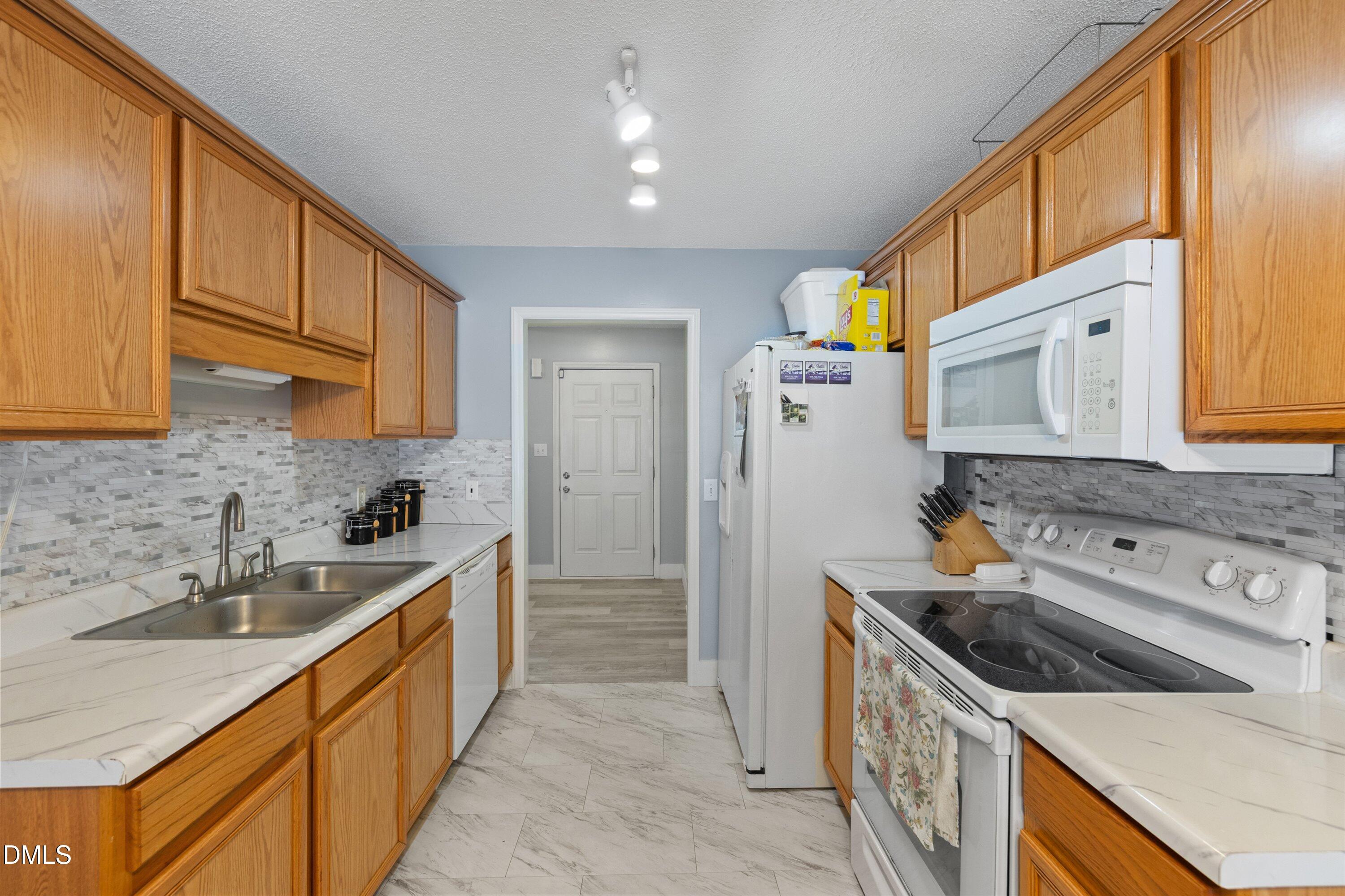 169 Montesino Drive Raleigh, NC 27603 - Photo 14 of 43 14-169 Montesino_2457