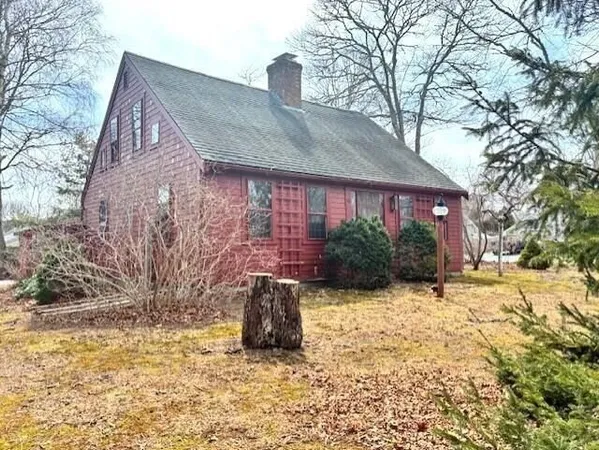 a front view of house with yard