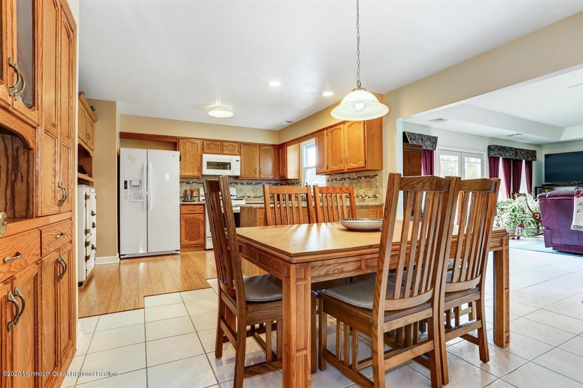40 Hedgewood Road Howell, NJ 07731 - Photo 8 of 39 a dining room with furniture and window