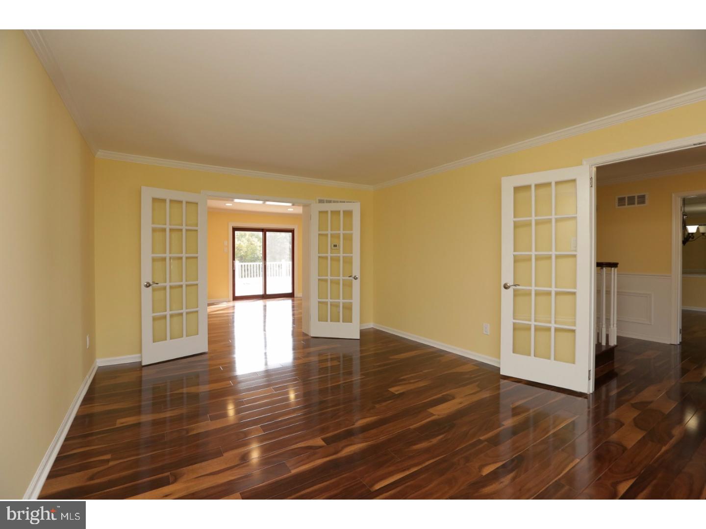 31 Jericho Road Holland, PA 18966 - Photo 11 of 25 Living Room