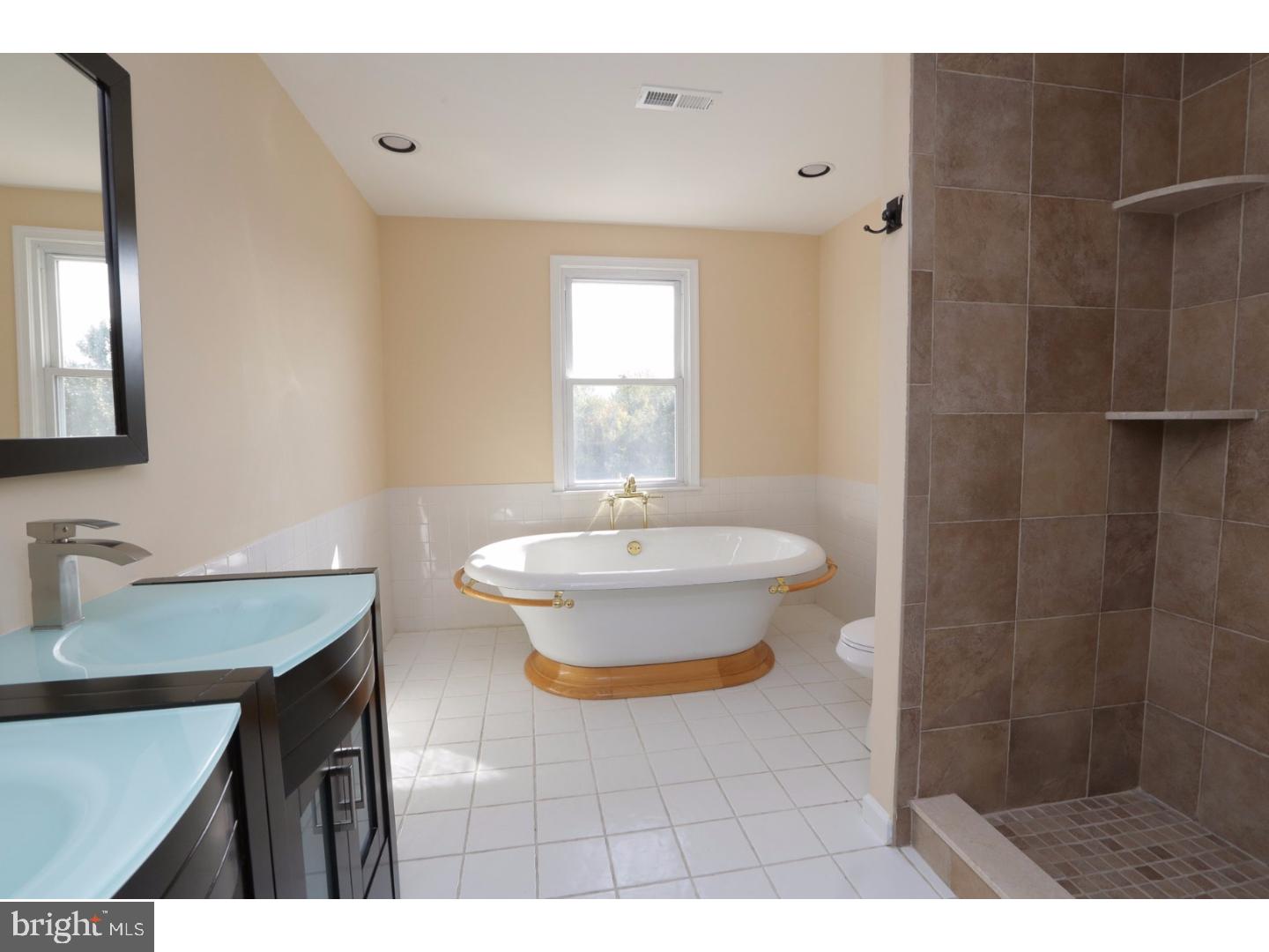 31 Jericho Road Holland, PA 18966 - Photo 18 of 25 Bathroom