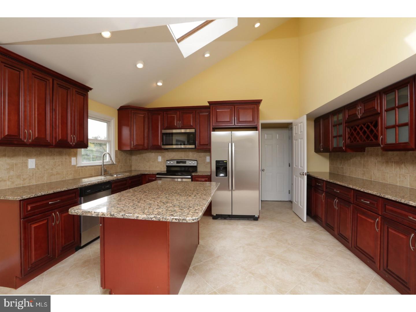 31 Jericho Road Holland, PA 18966 - Photo 3 of 25 Kitchen
