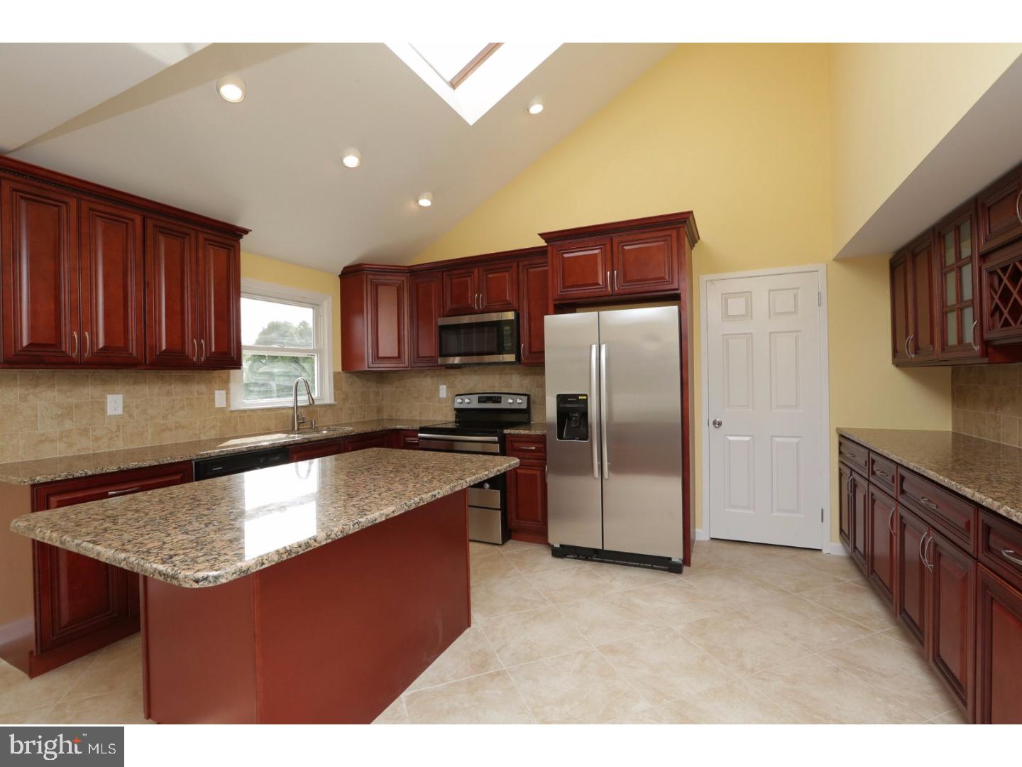 31 Jericho Road Holland, PA 18966 - Photo 4 of 25 Kitchen