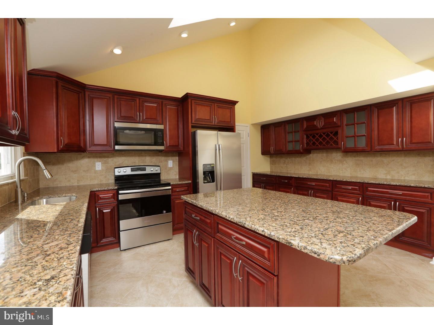 31 Jericho Road Holland, PA 18966 - Photo 5 of 25 Kitchen