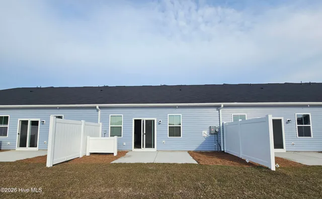 $1,999 | 2092 Northeast Wild Indigo Circle Northwest, Calabash, NC 28467