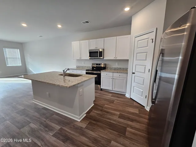 $1,999 | 2092 Northeast Wild Indigo Circle Northwest, Calabash, NC 28467