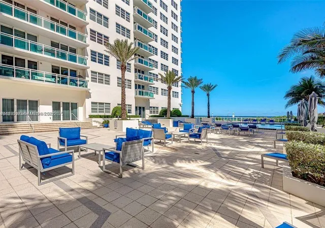 $4,500 | 6917 Collins Avenue, Unit 720, Miami Beach, FL 33141