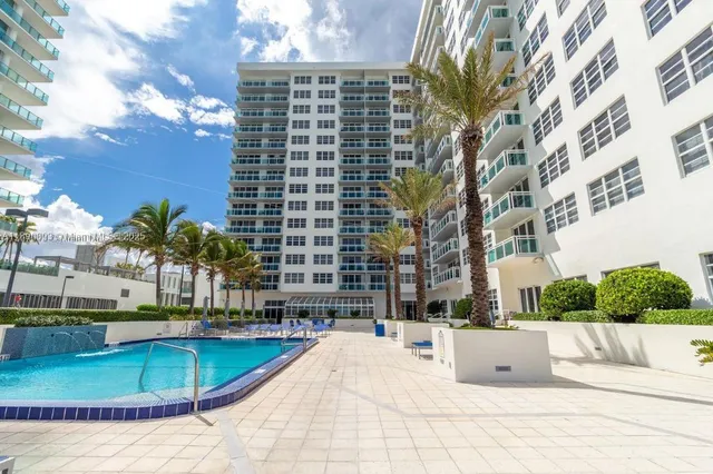 $4,500 | 6917 Collins Avenue, Unit 720, Miami Beach, FL 33141