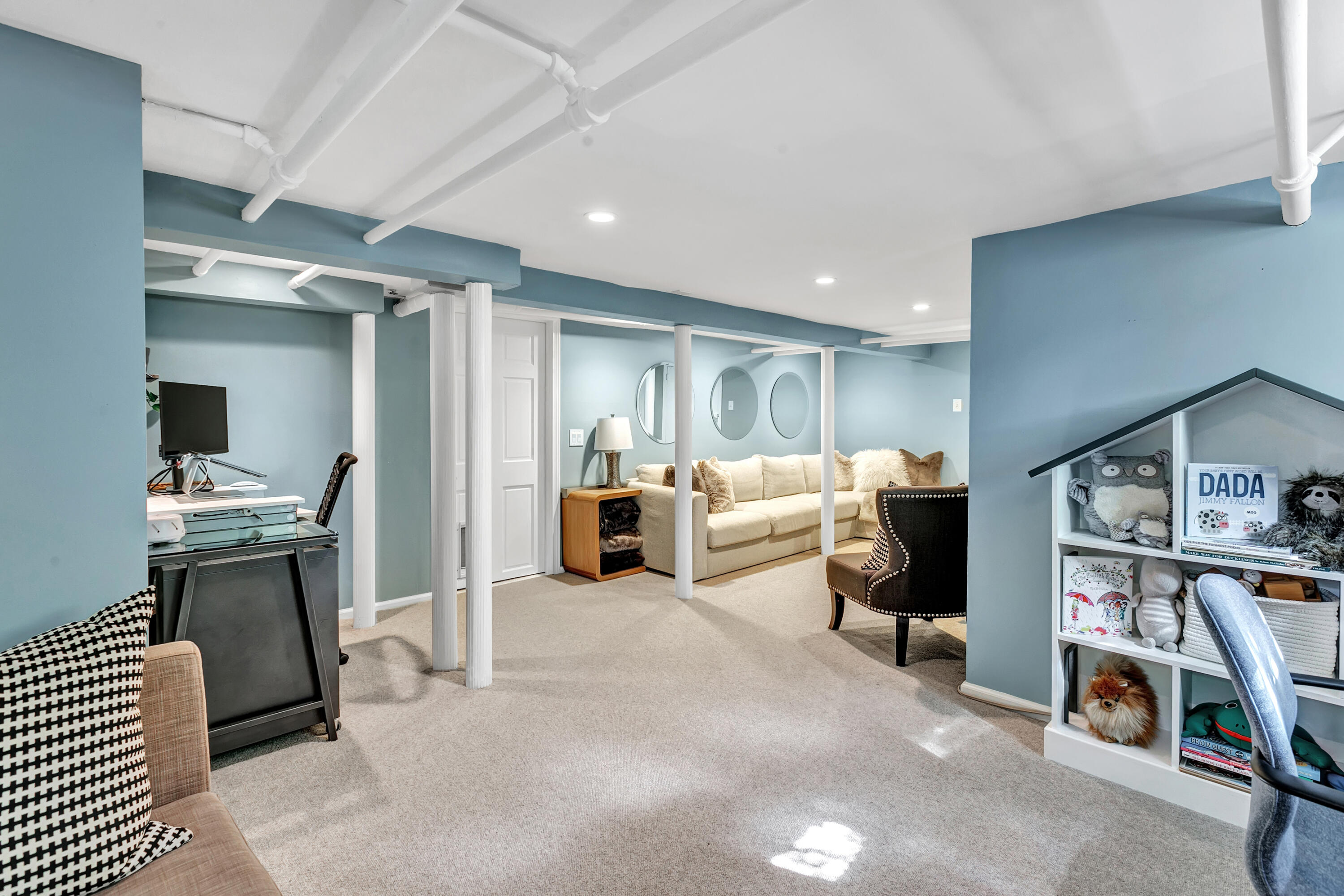 401 Jelliff Mill Road New Canaan, CT 06840 - Photo 20 of 21 a view of a livingroom with furniture and a livingroom