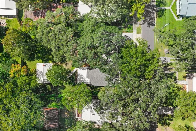 a view of a house with a tree