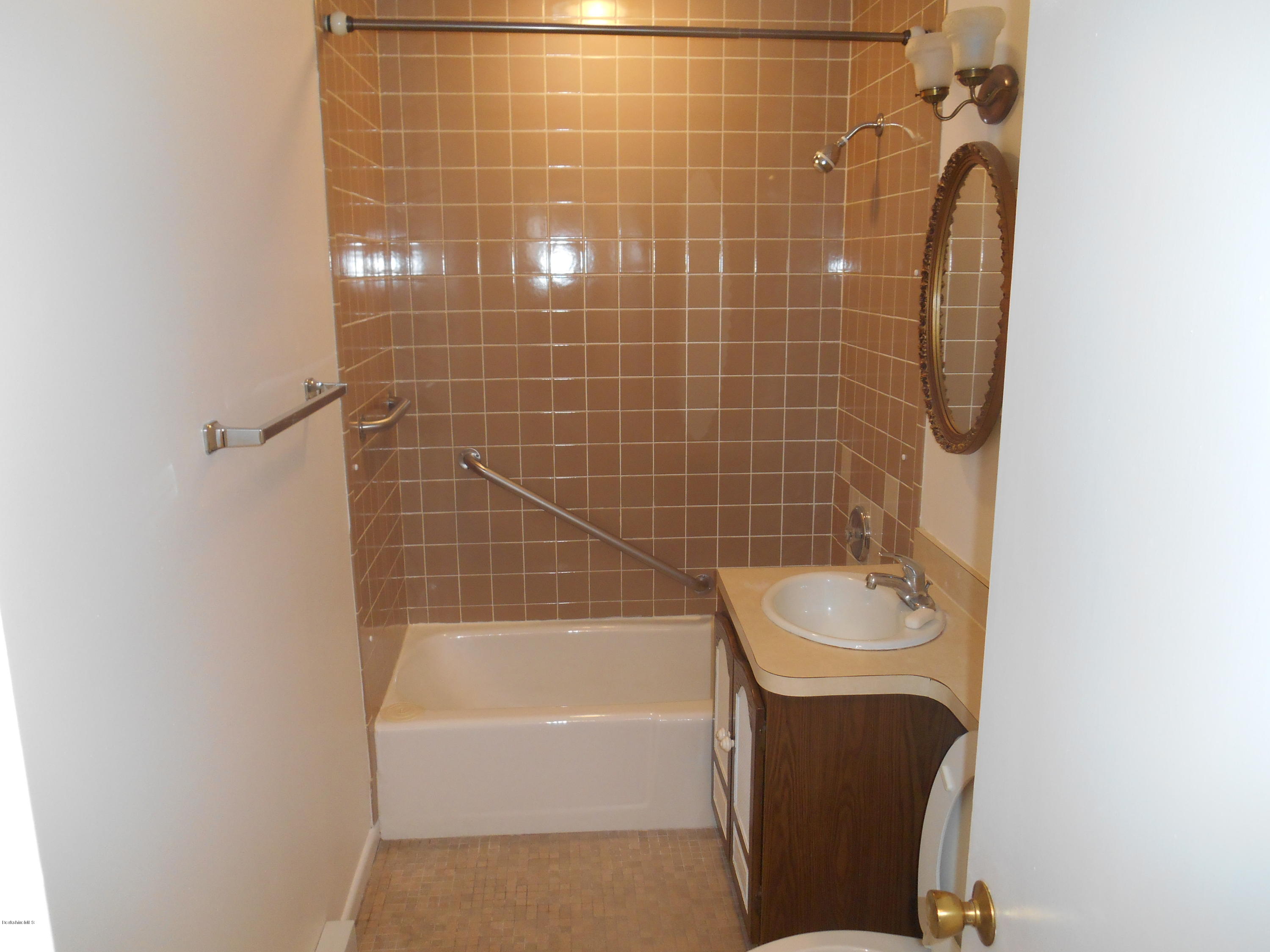 189 Stratton Road, Unit C2 Williamstown, MA 01267 - Photo 14 of 20 Bathroom