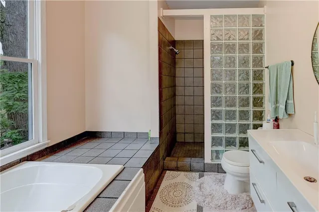 $549,999 | 4738 Holly Street, Kansas City, MO 64112