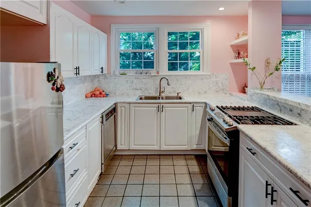 $549,999 | 4738 Holly Street, Kansas City, MO 64112