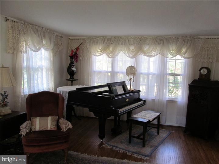 106 Pearl Croft Road Cherry Hill, NJ 08034 - Photo 3 of 20