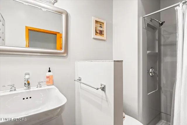 $1,114,900 | 128 Fox Lane, La Follette, TN 37766